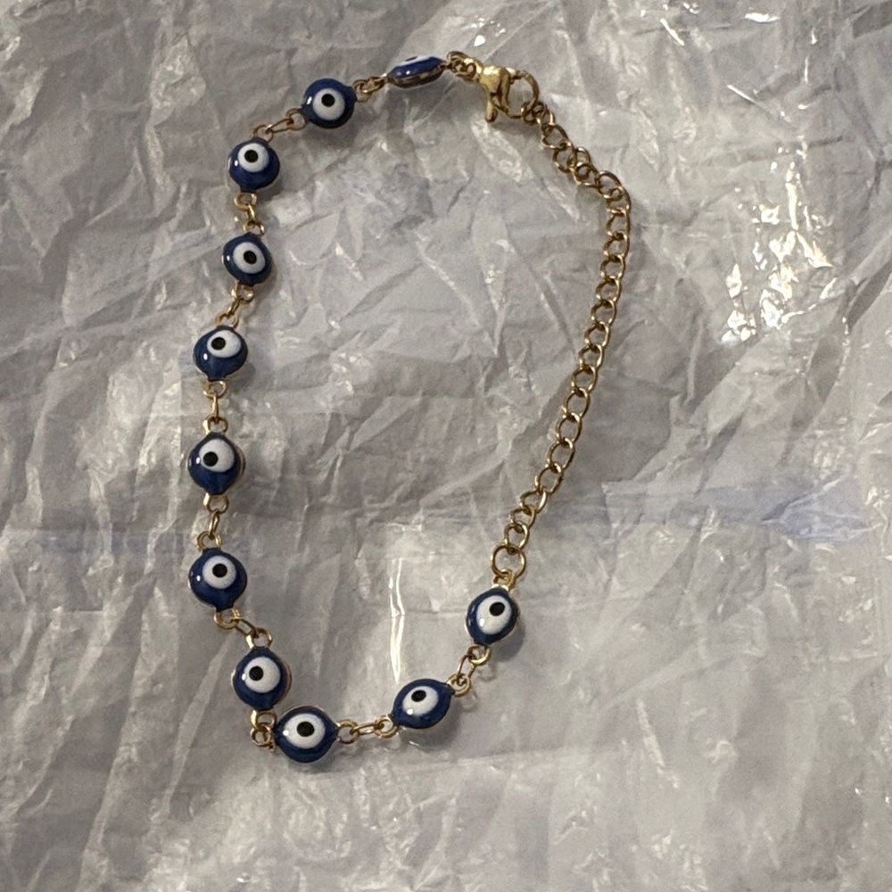 Chic Gold Bracelet with Blue Evil Eye Beads